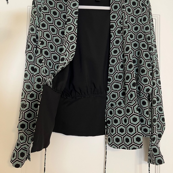 INC lined green and black hexagon blouse. Size Medium - Picture 11 of 11